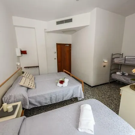 Caesar Hotel 3*